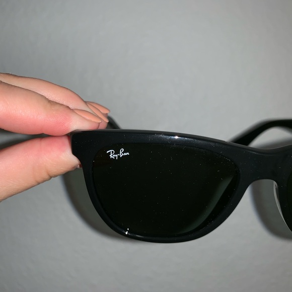 SOLD! NWOT RAY-BAN Wayfarer - Picture 3 of 6